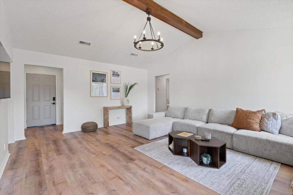 Spacious Home Near Beach, Large Yard, Game Room And Dog Friendly Jacksonville Exterior foto