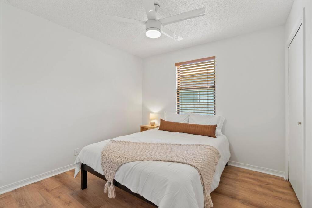 Spacious Home Near Beach, Large Yard, Game Room And Dog Friendly Jacksonville Exterior foto